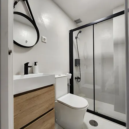 Modern 5 Min To & Dining