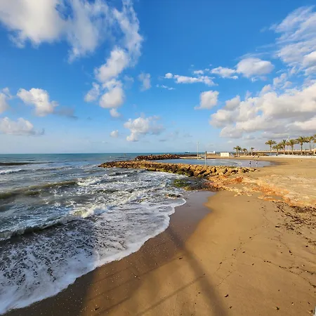 Modern 5 Min To & Dining Apartment *