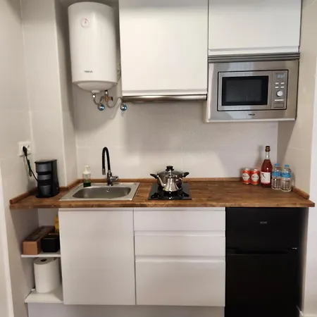 Modern 5 Min To & Dining