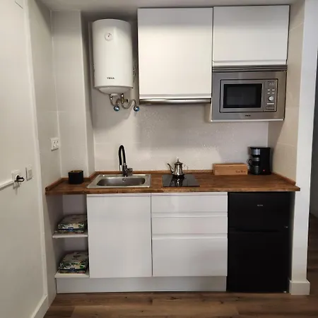 Modern 5 Min To & Dining
