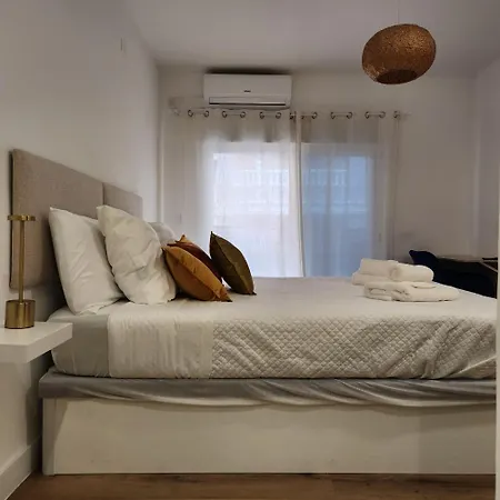 Modern 5 Min To & Dining