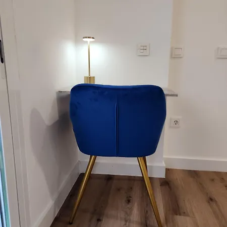 Modern 5 Min To & Dining Apartman